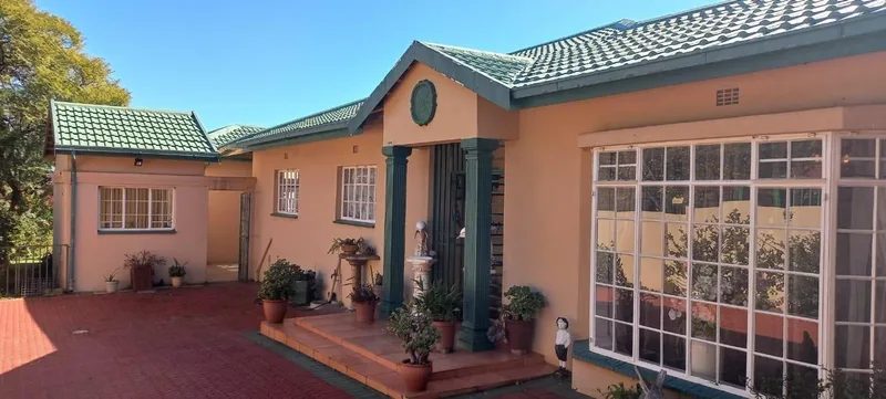 4 Bedroom House for sale in Greenhills