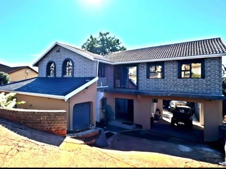 7 Bedroom House for sale in Stanger Manor