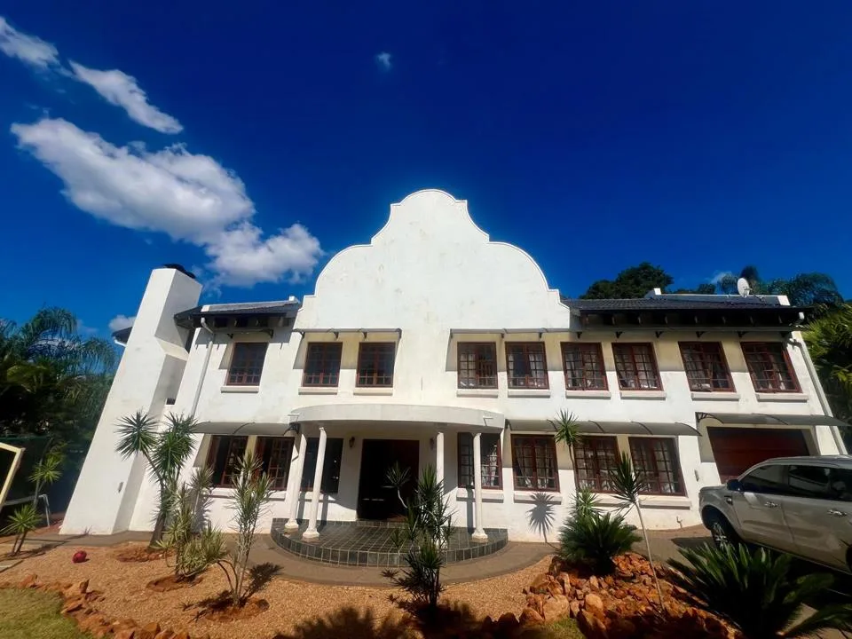 6 Bedroom House for sale in Florauna