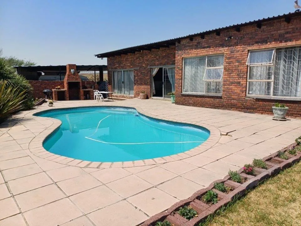 4 Bedroom House for sale in Trichardt