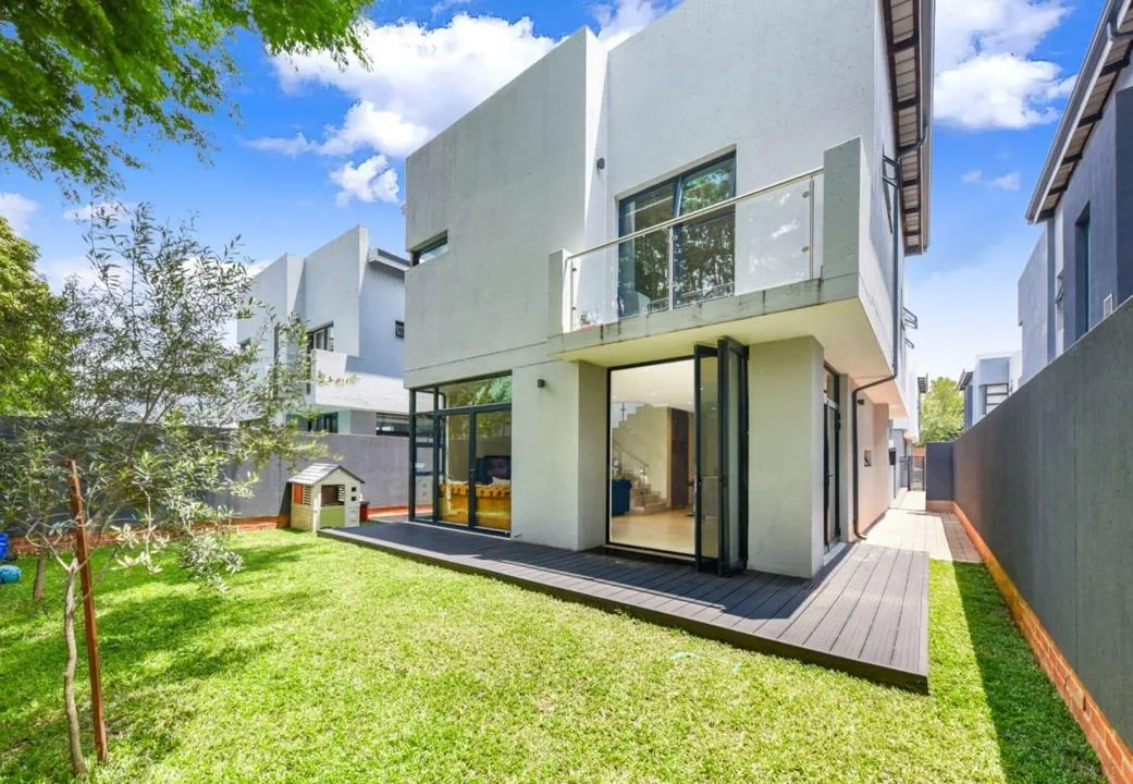 4 Bedroom House for sale in Morningside