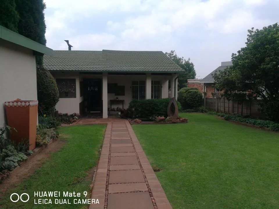 4 Bedroom House for sale in Kruinpark