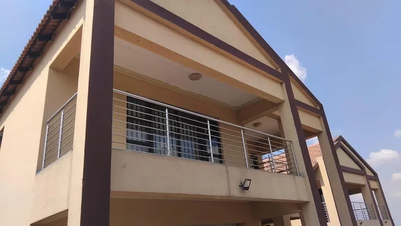 4 Bedroom House to rent in Model Park