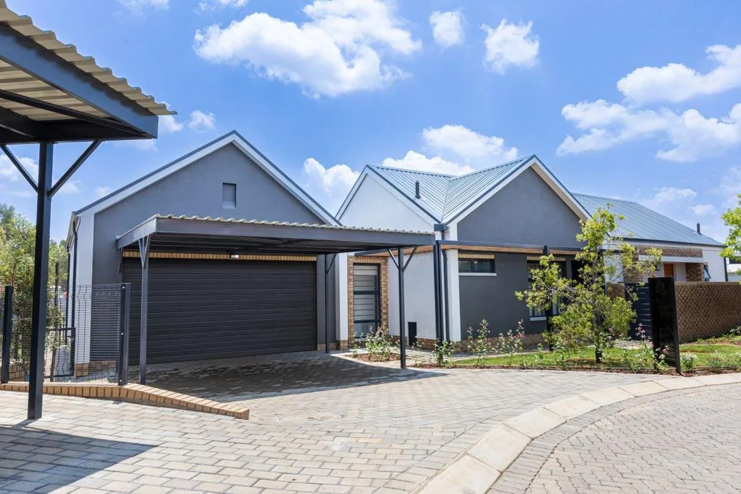 3 Bedroom House for sale in Louwlardia