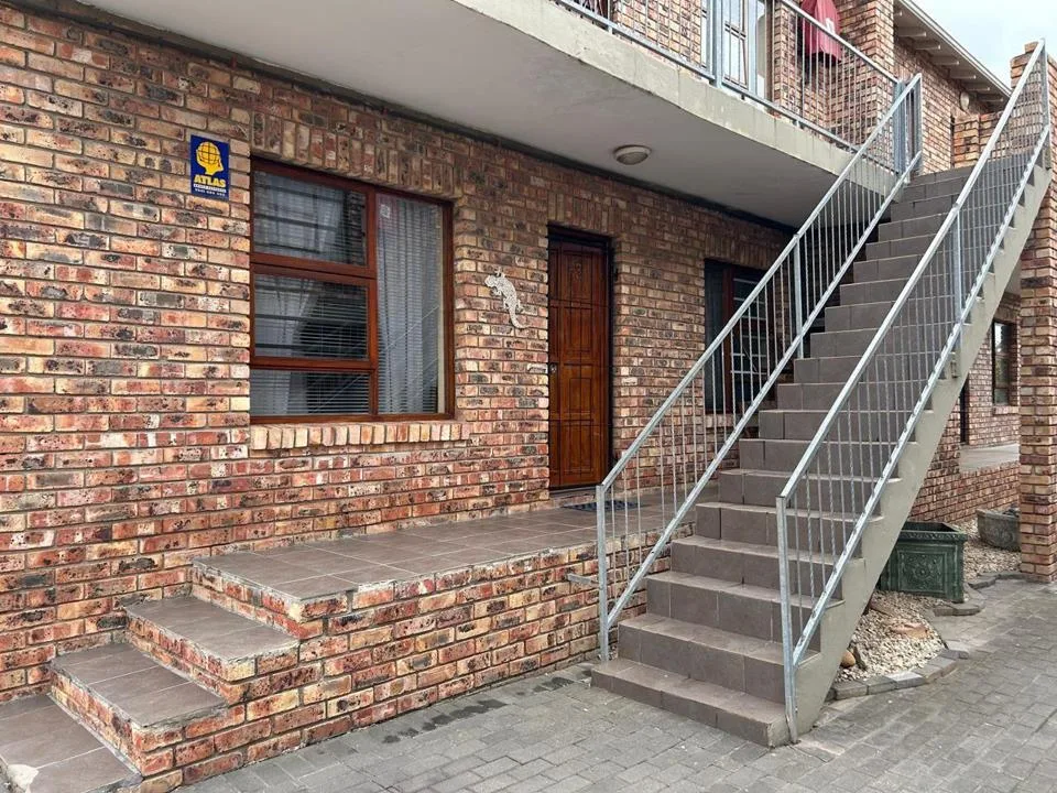 2 Bedroom Townhouse for sale in Scheepershoogte