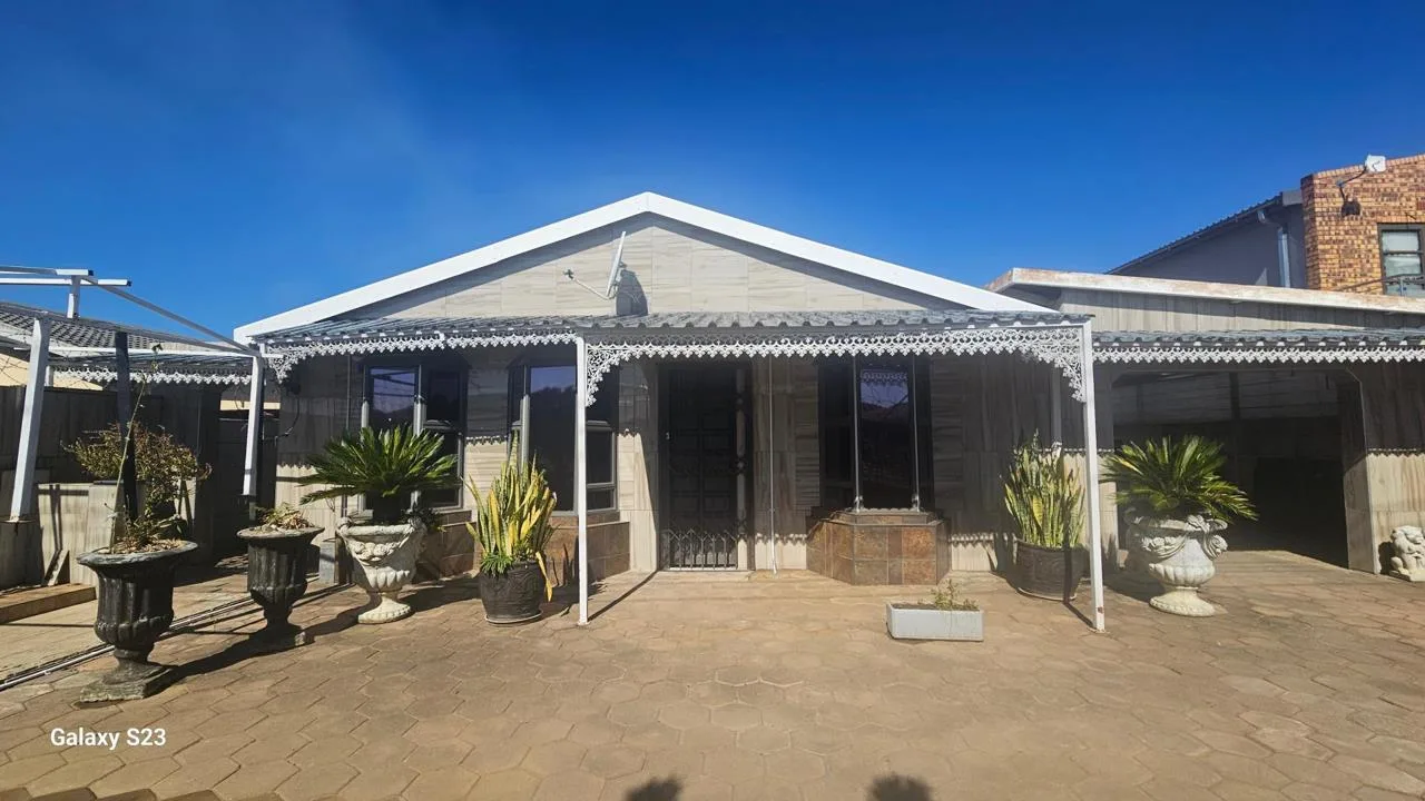 3 Bedroom House for sale in Acaciaville