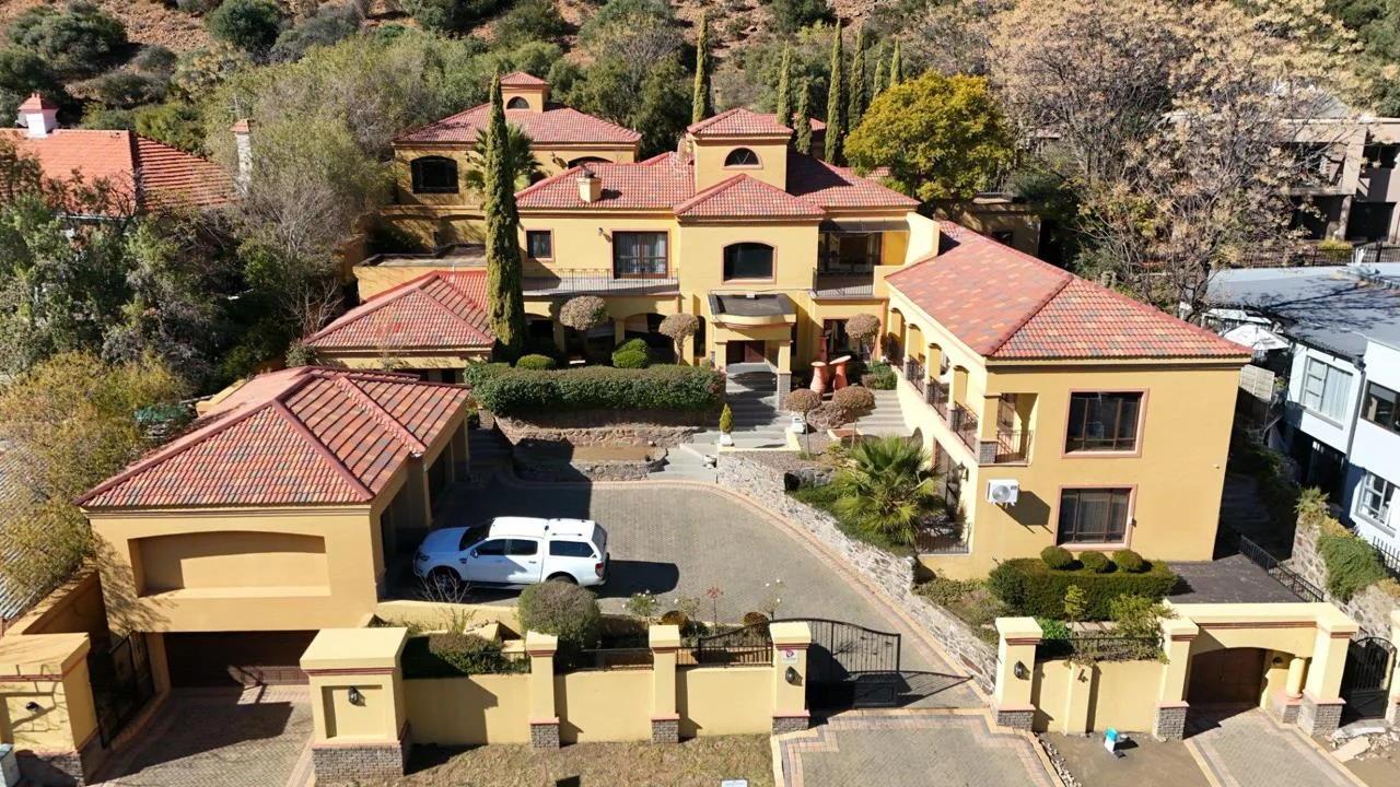 7 Bedroom House for sale in Waverley