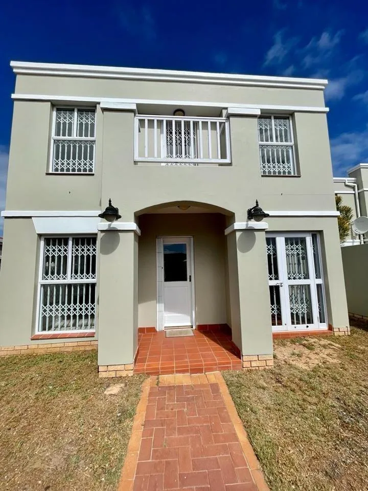 3 Bedroom Townhouse to rent in Summerstrand