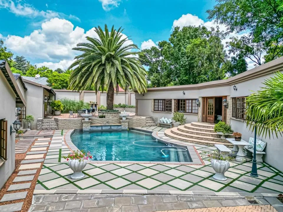 8 Bedroom House for sale in Wendywood