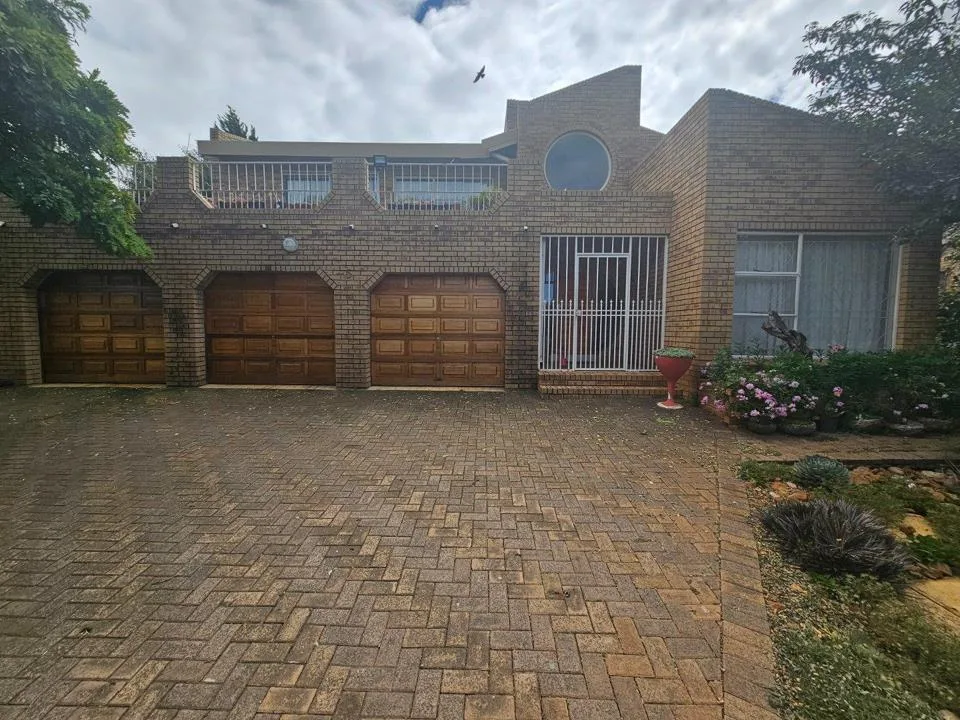 4 Bedroom House for sale in Panorama