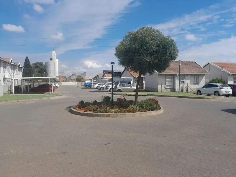 2 Bedroom Apartment / flat for sale in Aureus