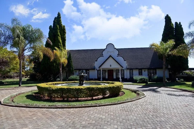 4 Bedroom House for sale in Mooinooi