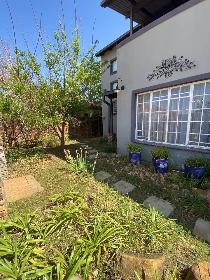 4 Bedroom House for sale in Golf View