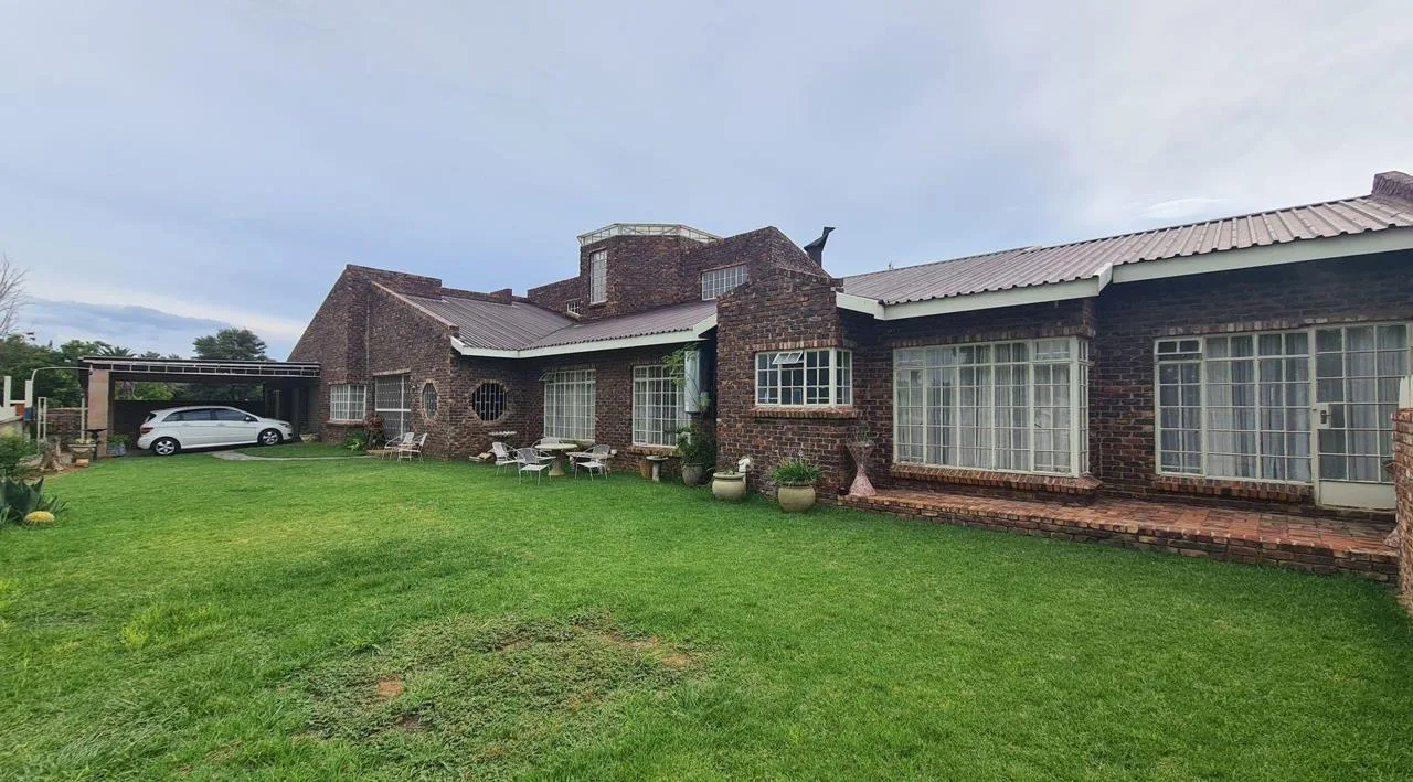 5 Bedroom House for sale in Miederpark