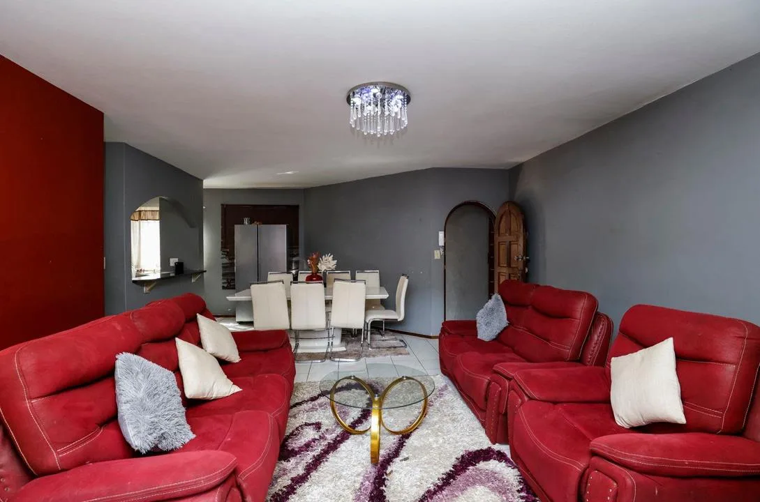 2 Bedroom Townhouse for sale in Manor Gardens