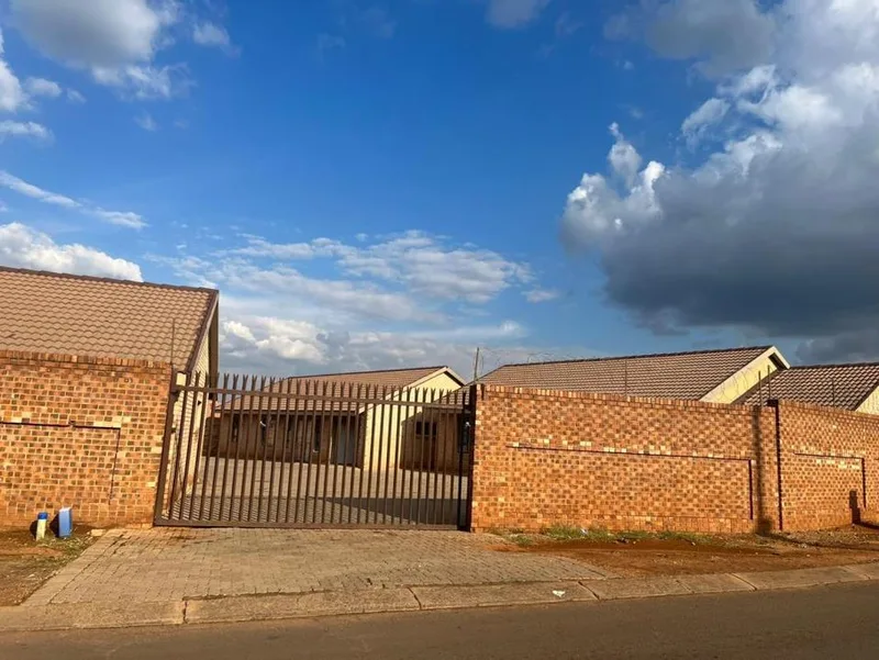 3 Bedroom House for sale in Lotus Gardens