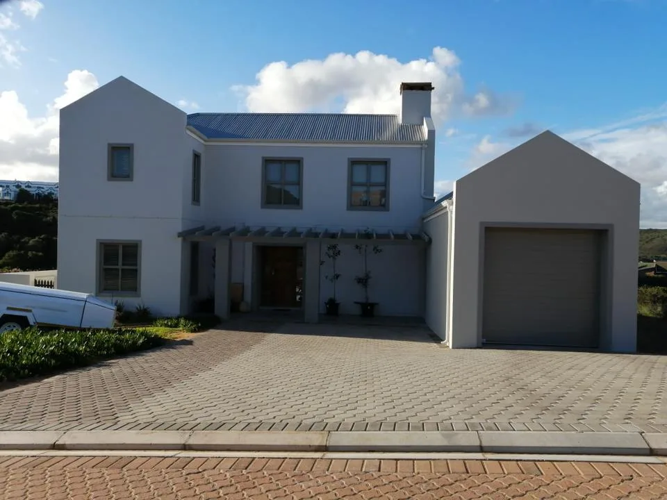 4 Bedroom House for sale in Stilbaai Wes