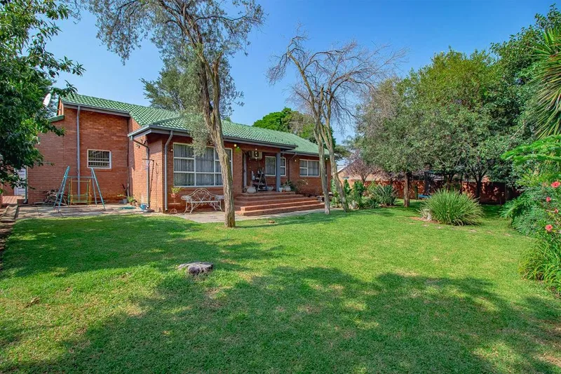 3 Bedroom House for sale in Garsfontein