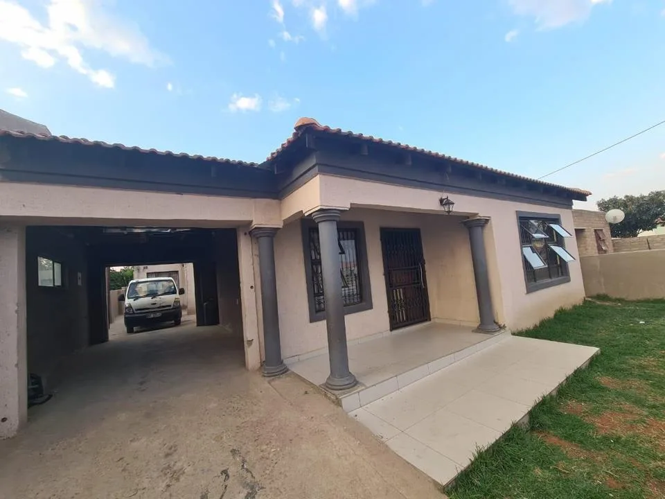 2 Bedroom House for sale in Seshego E