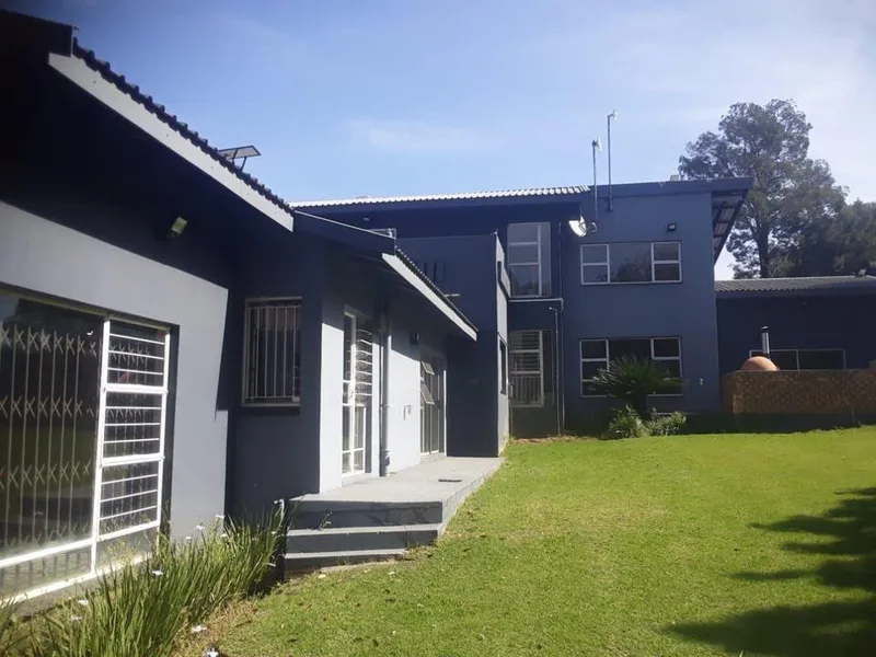 7 Bedroom House for sale in Gholfsig