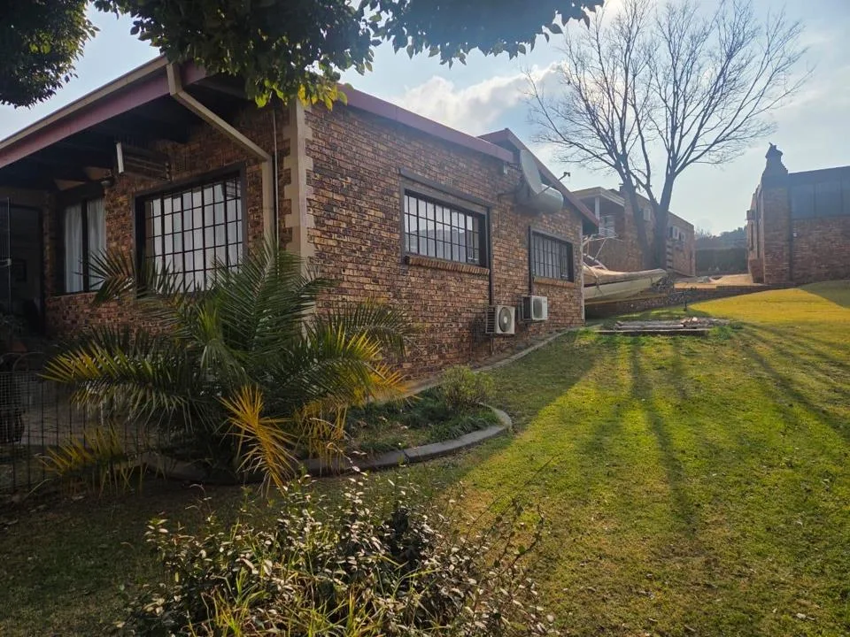 3 Bedroom House for sale in Bronkhorstbaai