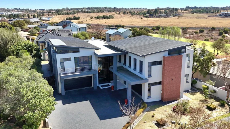 5 Bedroom House in Copperleaf Estate
