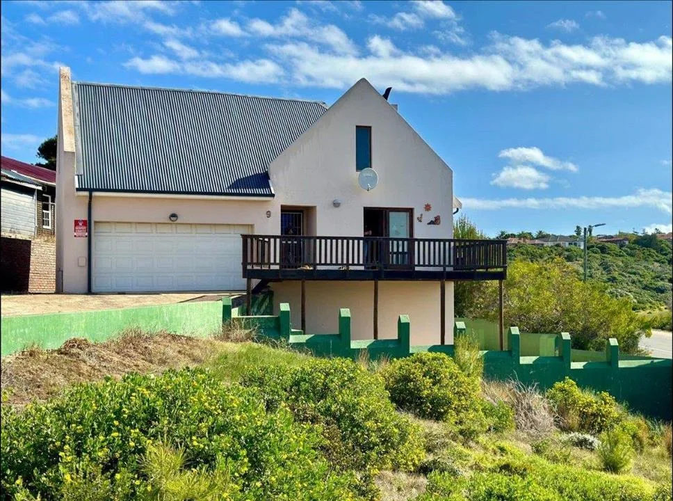 5 Bedroom House for sale in Stilbaai Wes