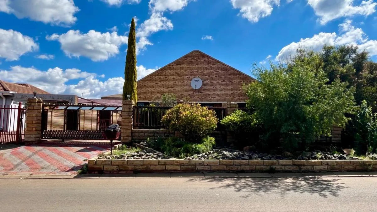 3 Bedroom House for sale in Vista Park