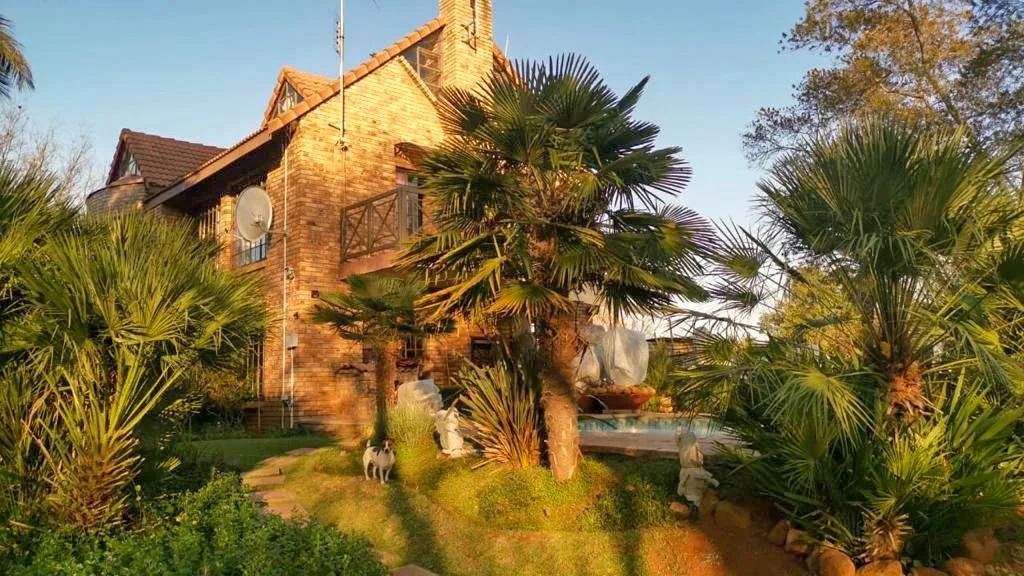 5 Bedroom House for sale in Mooivallei Park