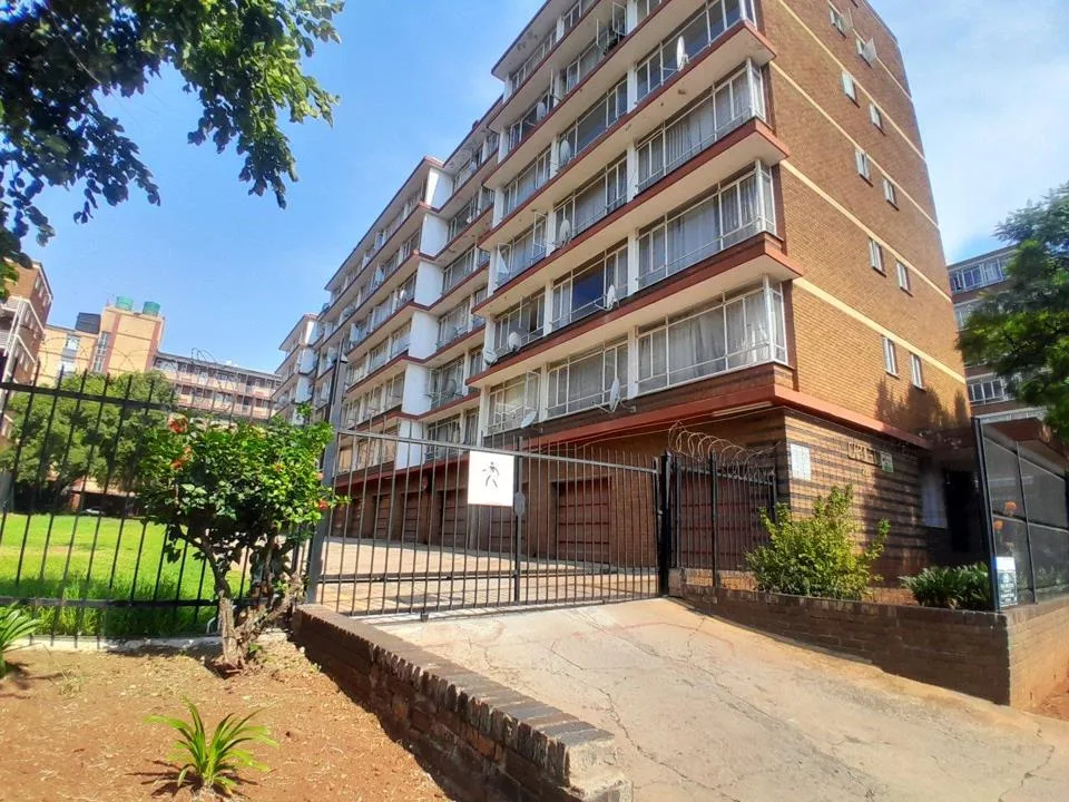 3 Bedroom Apartment / flat for sale in Muckleneuk