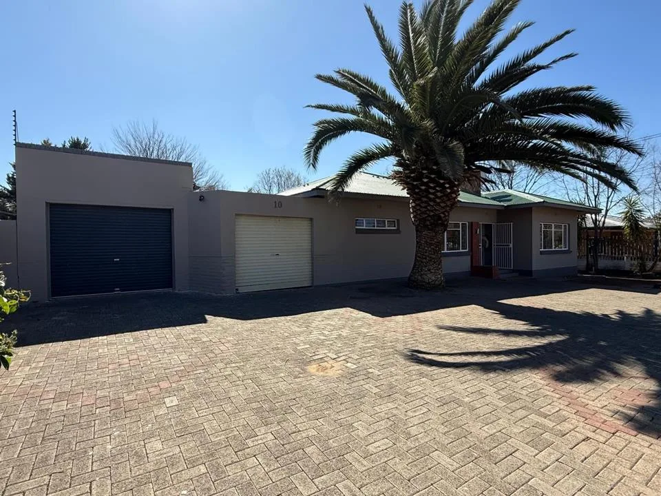 4 Bedroom House for sale in Dan Pienaar