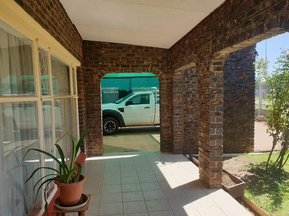4 Bedroom House for sale in Eloff