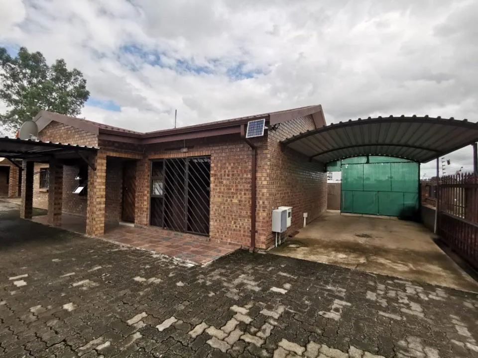6 Bedroom Townhouse for sale in Sunset View
