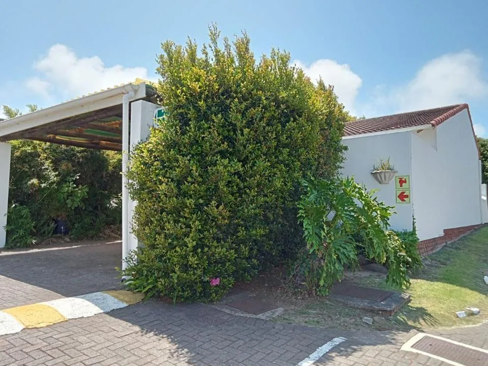 3 Bedroom Townhouse for sale in Beacon Bay