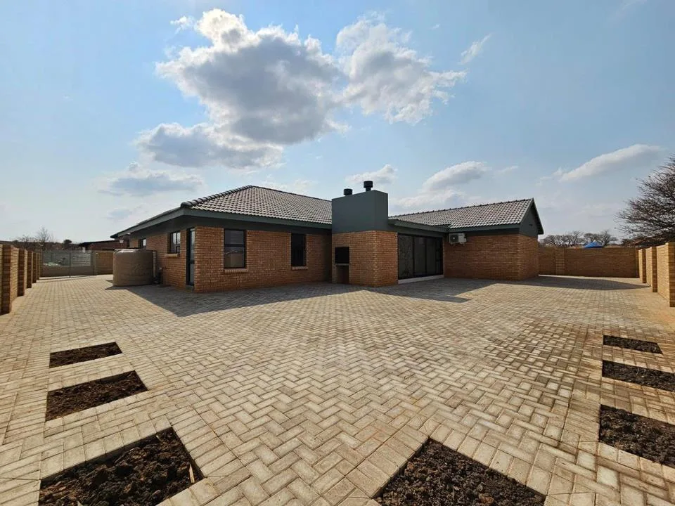 3 Bedroom House for sale in Van Der Hoff Park