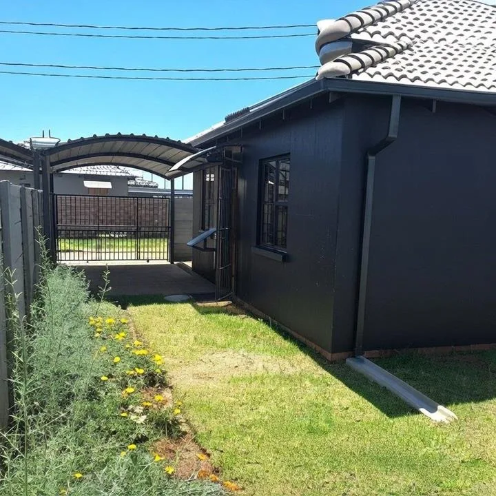 2 Bedroom House for sale in Protea South
