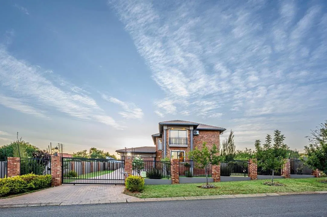 5 Bedroom House for sale in Fochville