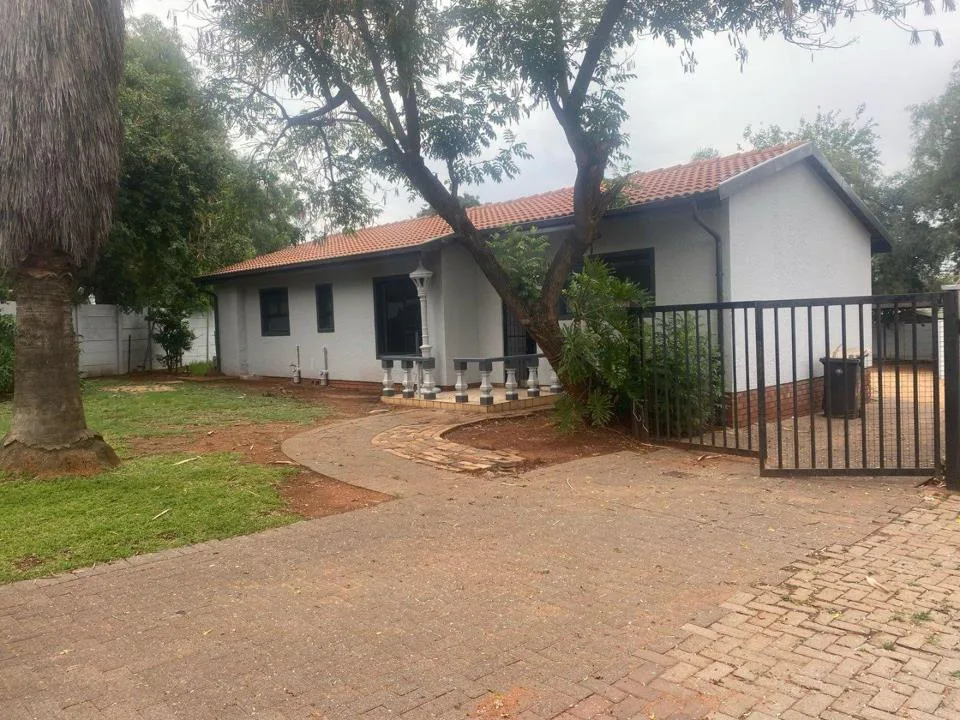 3 Bedroom House for sale in Heuweloord