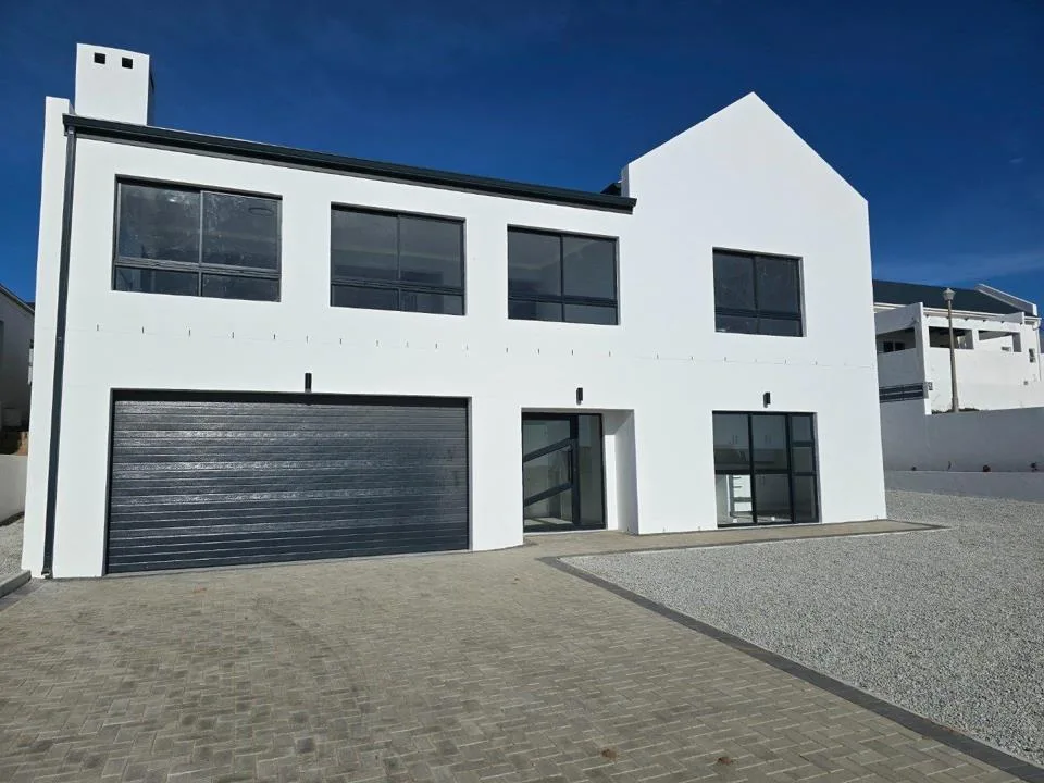 4 Bedroom House for sale in Da Gama Bay