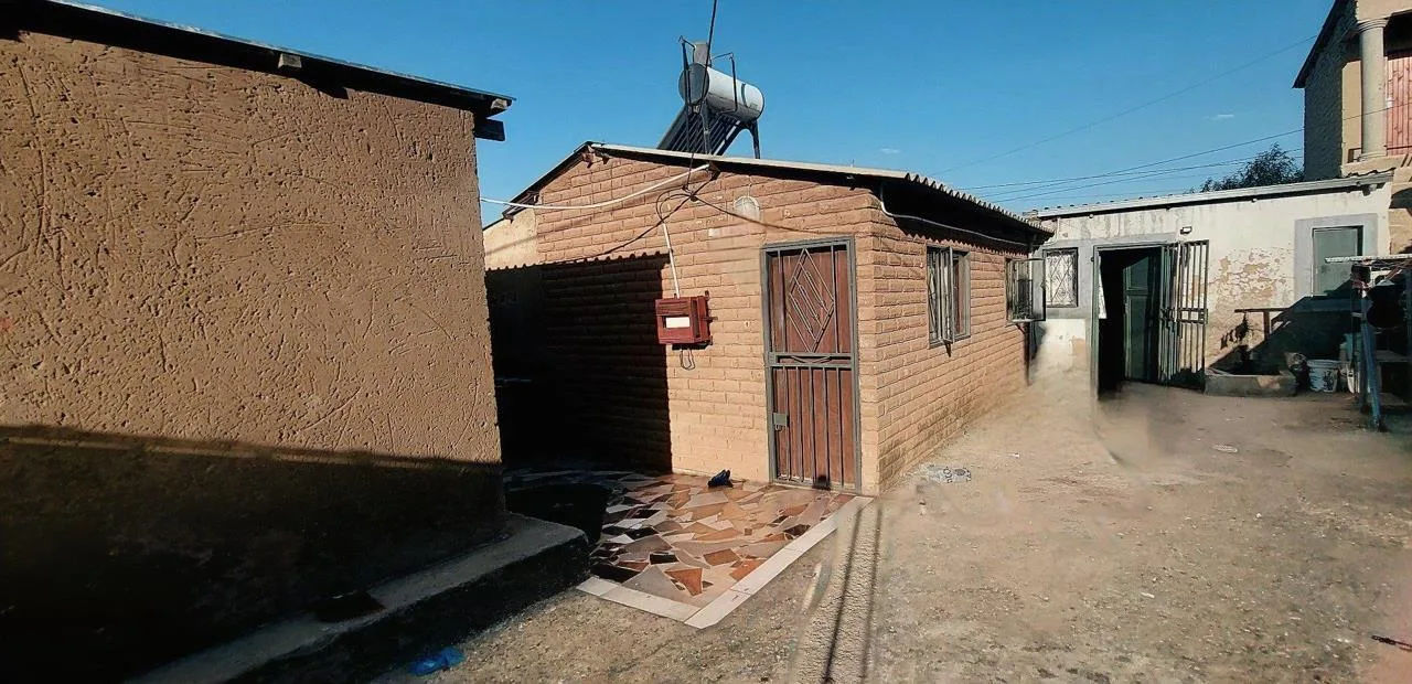 6 Bedroom House for sale in Cosmo City