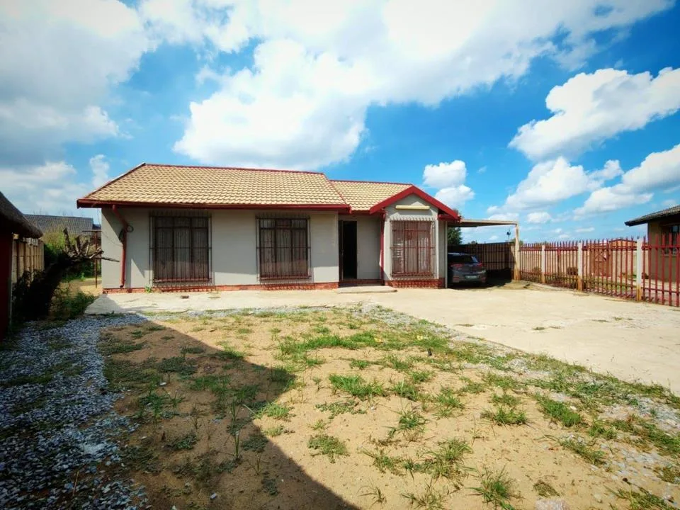 3 Bedroom House for sale in Zamdela