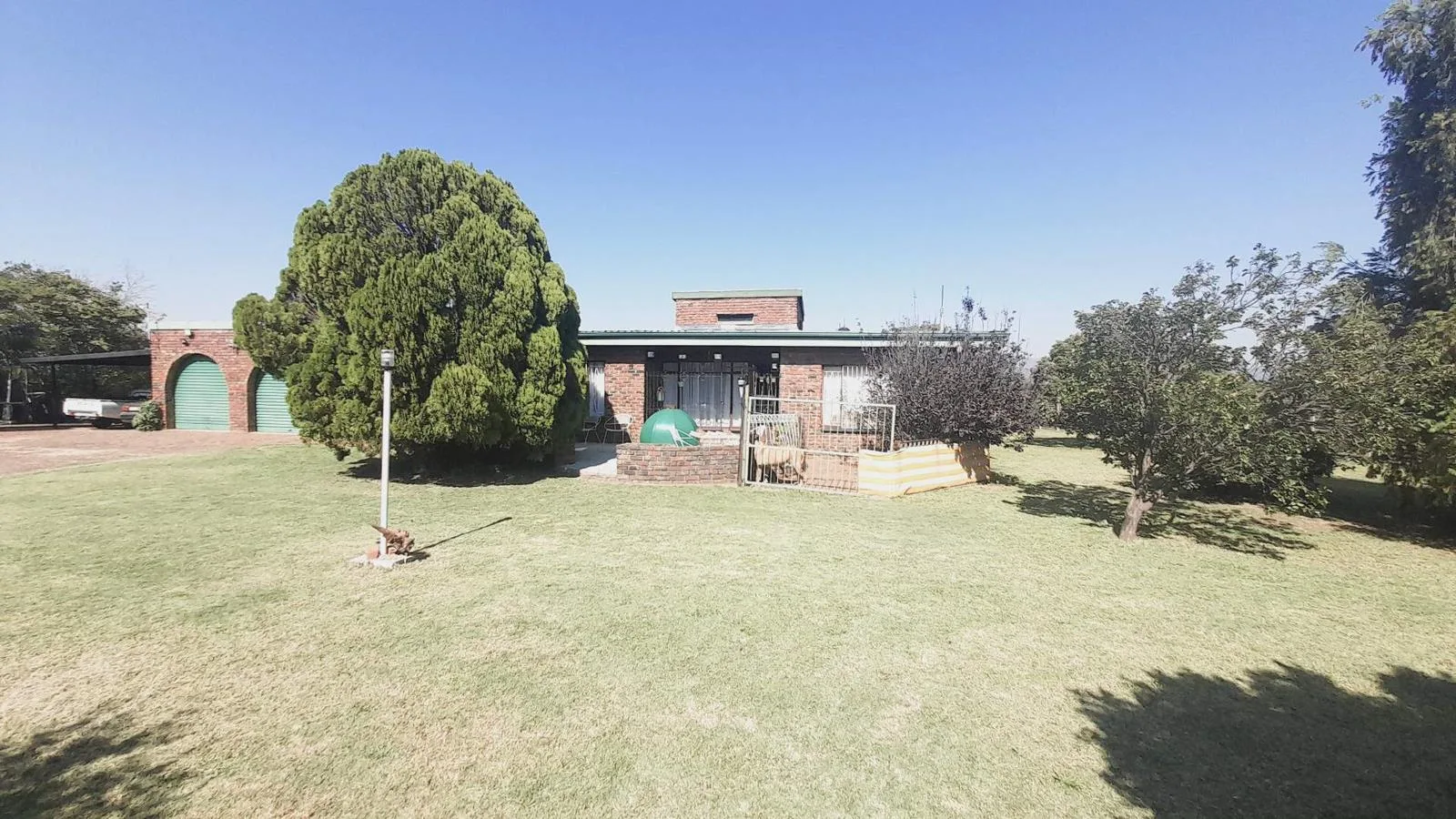 9.3 ha Farm in Hartbeespoort Outlying