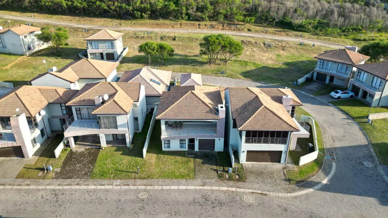 3 Bedroom Townhouse to rent in Winterstrand