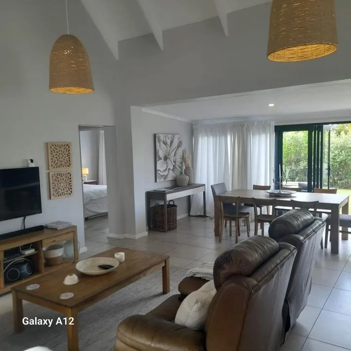 2 Bedroom House to rent in St Francis Links