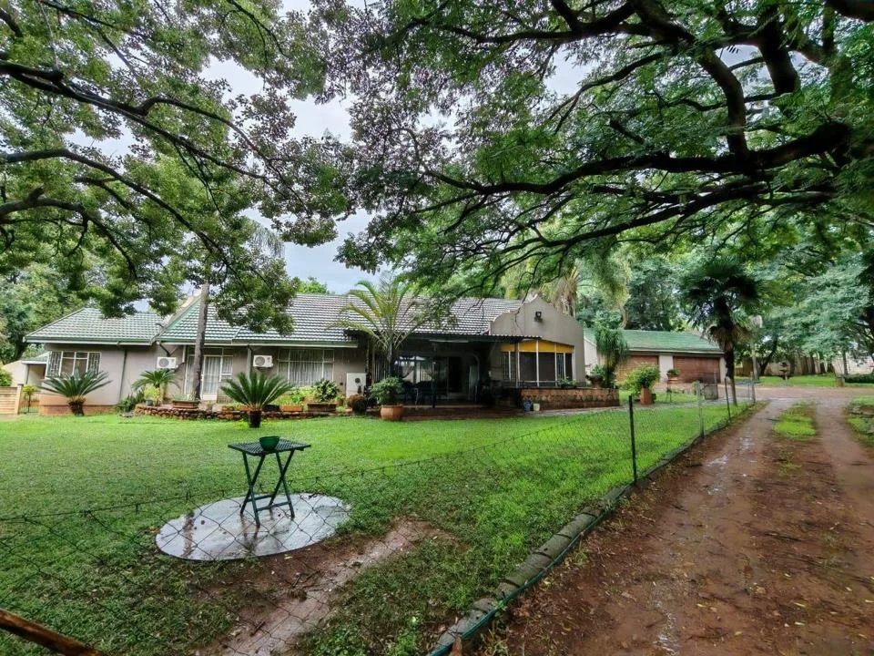 4 Bedroom House for sale in Boschfontein AH
