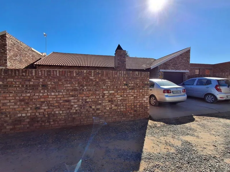 3 Bedroom House for sale in Camelot