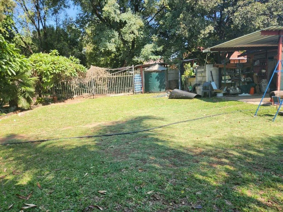 7 Bedroom House for sale in Oos Einde