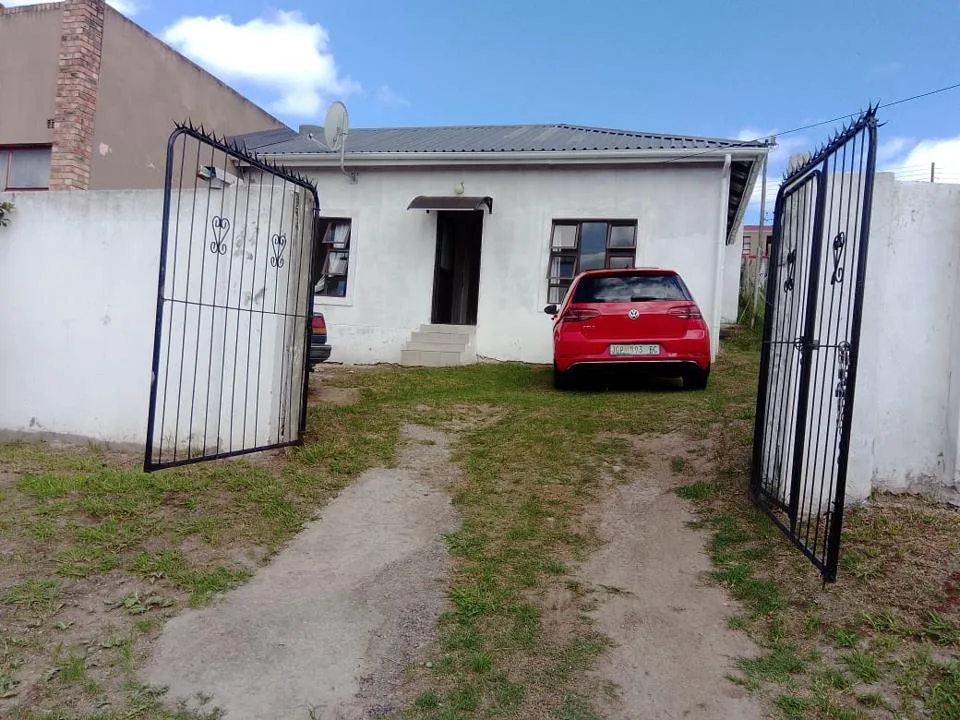 4 Bedroom House for sale in Mdantsane Nu 15