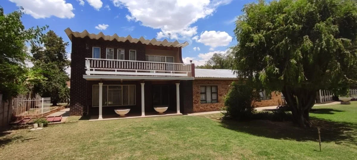 7 Bedroom House for sale in Irene Park