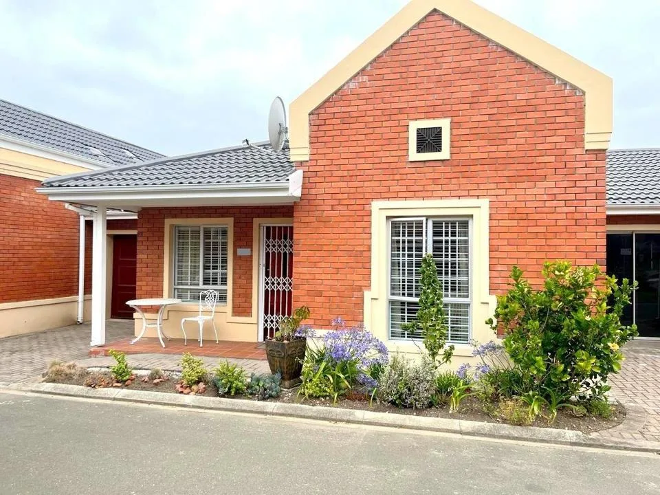 2 Bedroom Townhouse for sale in Denneoord